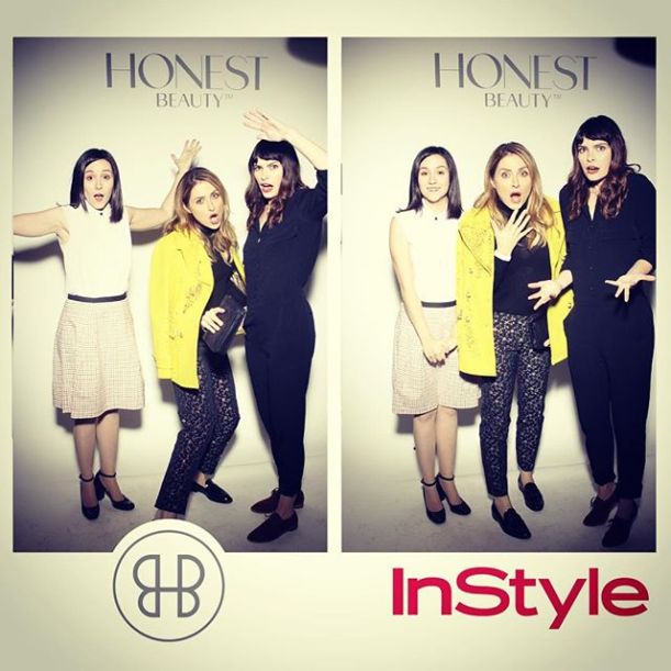TweetPic_2015.11.05_Sasha on IG_No messing around with these chicks. ❤️❤️ @kellyoxford @shannonmwoodward #HonestBeauty @jessicaalba #instylemagazine #letsbehonest #chemicalfreeliving